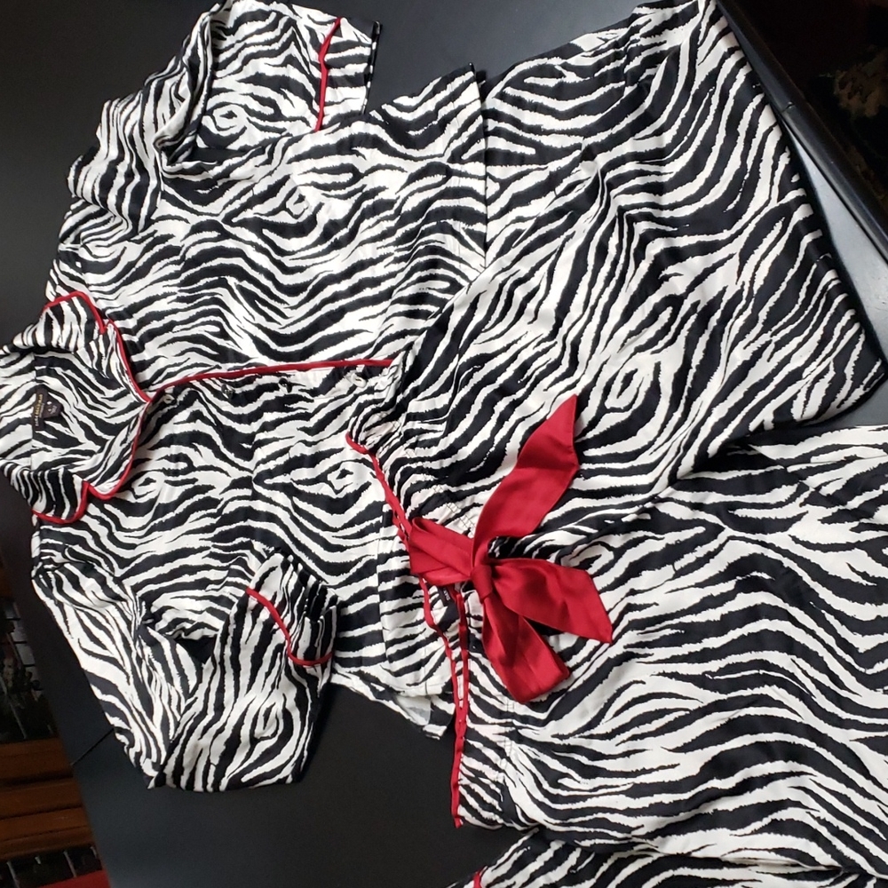Dana Buchman 2pc Sleep Set